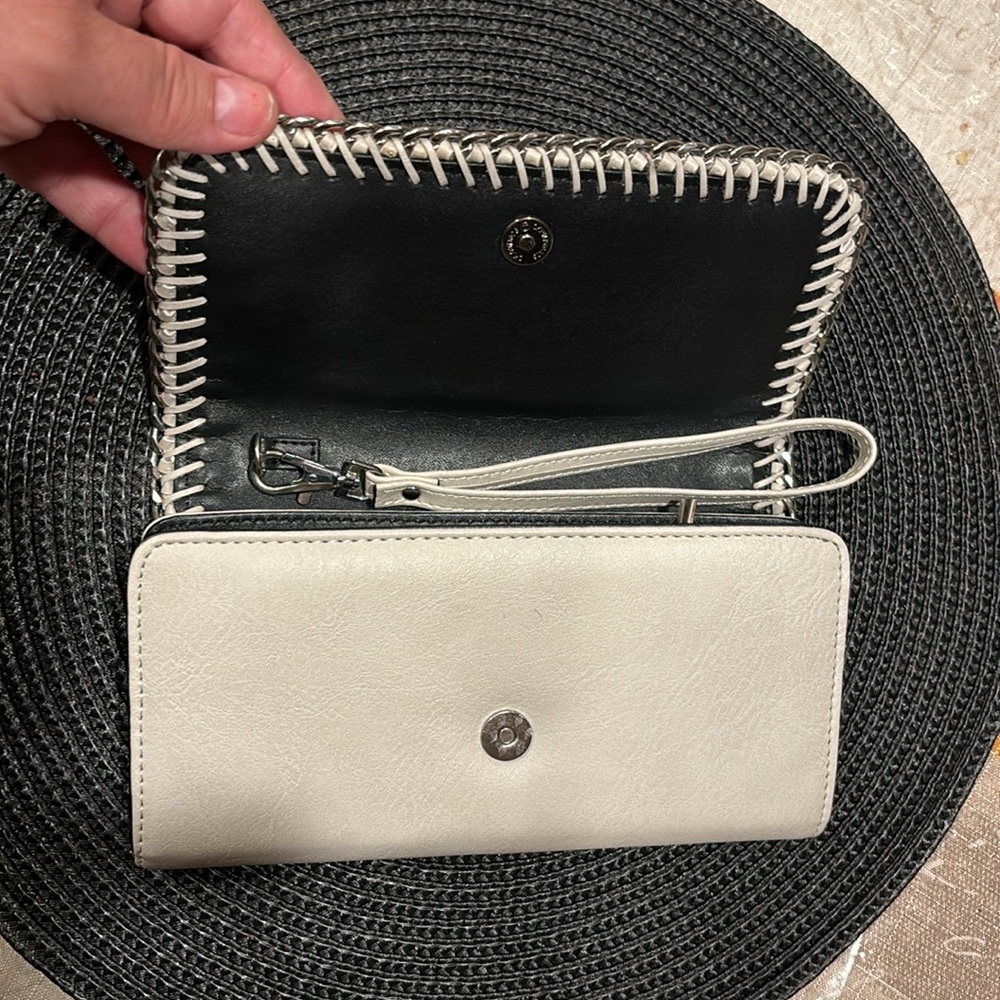 Nwt Andrew Marc New York Wallet Color White - image 8